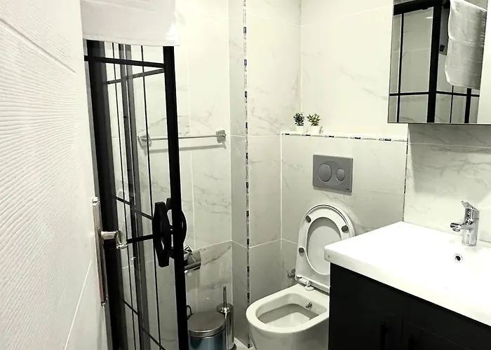 Near The Bull Statue In Kadikoy איסטמבול